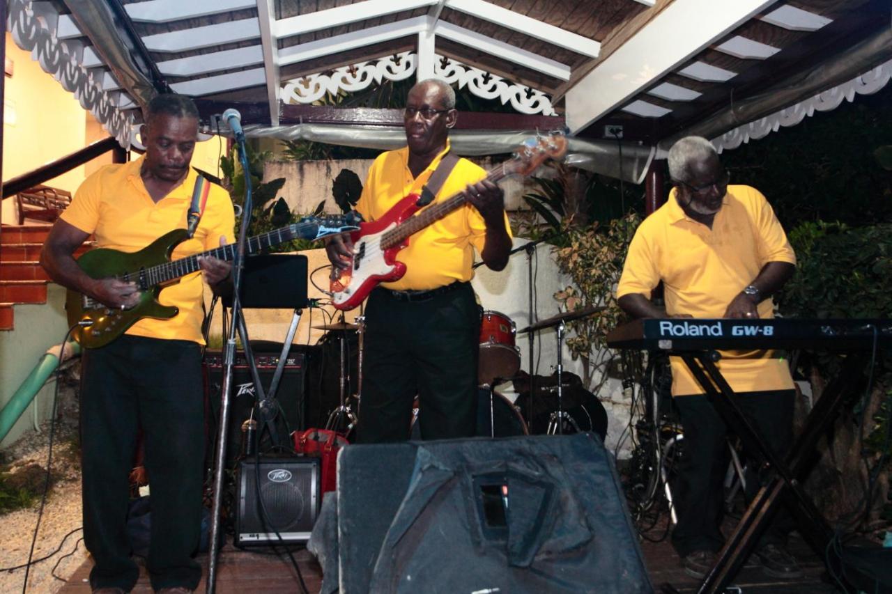 Courtyard By Marriott Bridgetown, Barbados Hotel Exterior photo